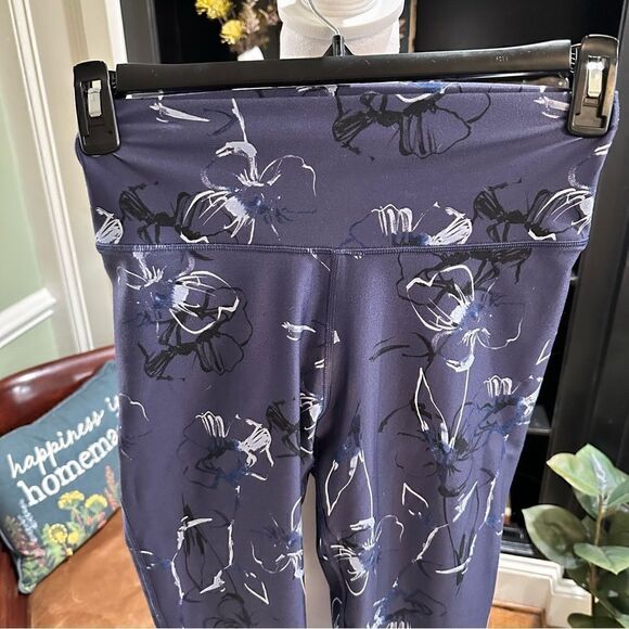Fabletics Purple Floral High Rise Leggings Size Small - Picture 3 of 8